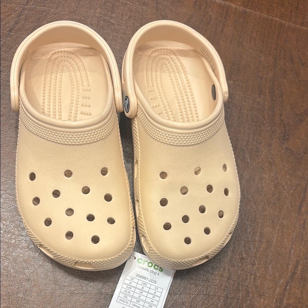 CROCS Kids Classic Clog in Beige size 6